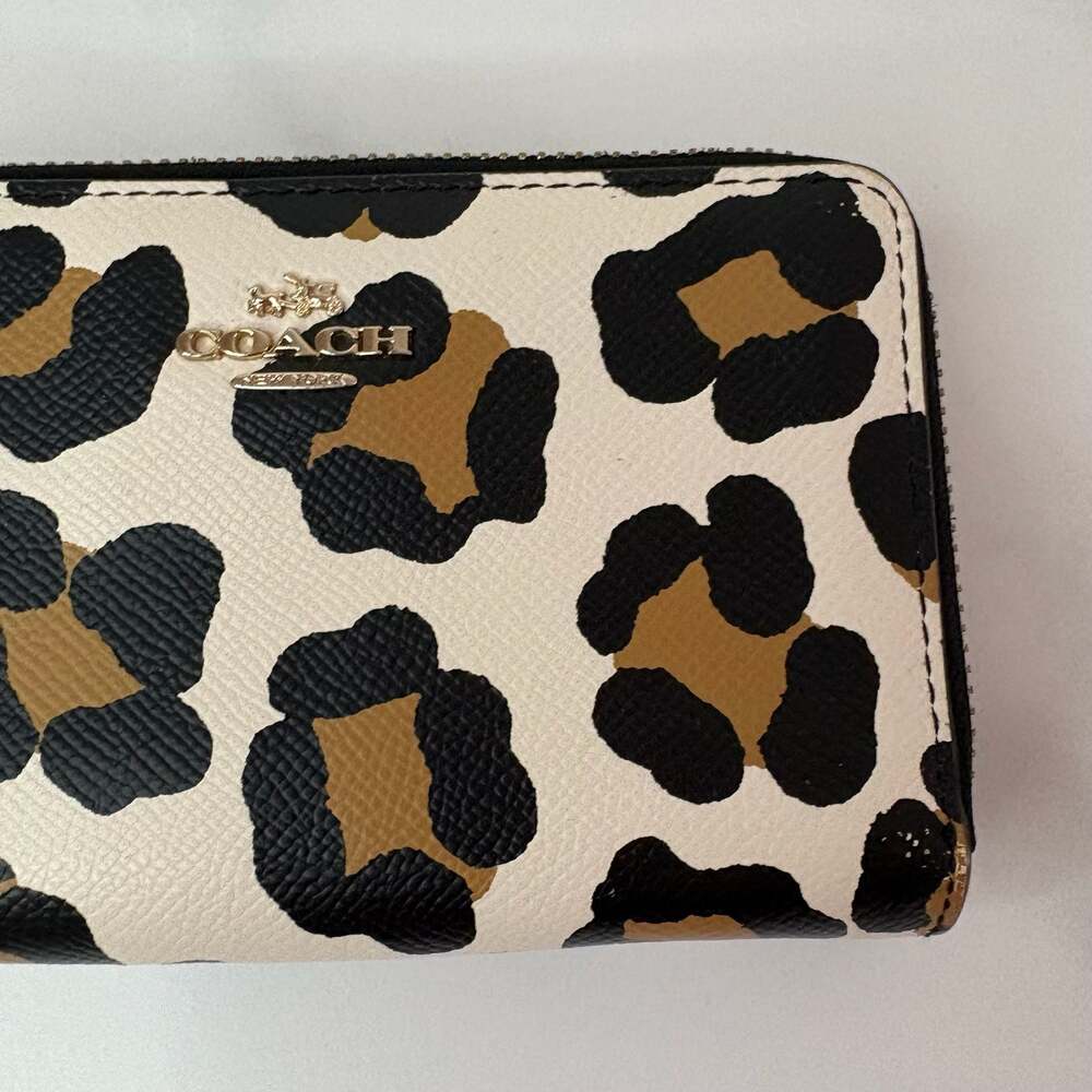 Coach Double Zip Wallet with Leopard Print and Wristlet Strap - Picture 3 of 16